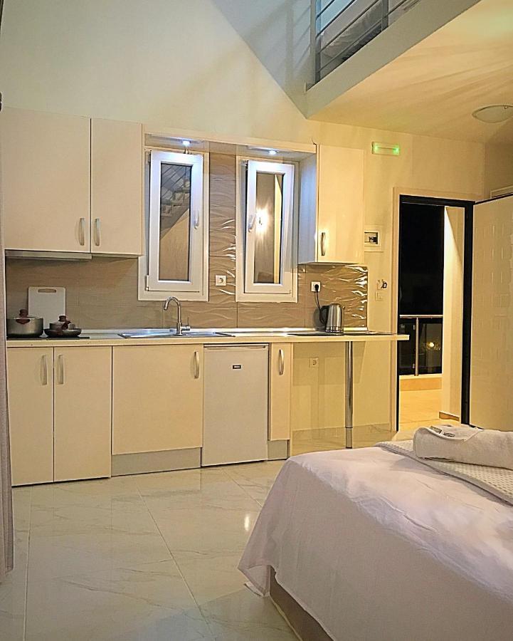 Sky Rays Luxury Apartments Нікіті Екстер'єр фото